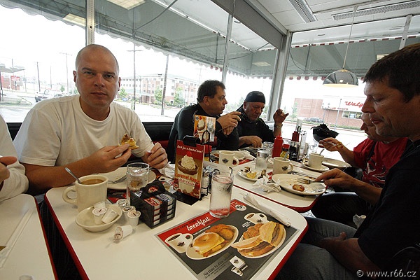 V jednom dni přes tři státy