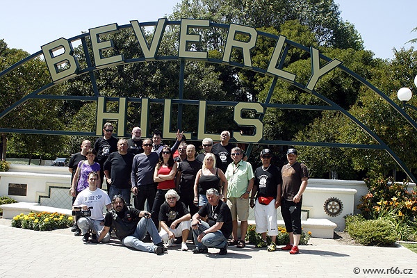 Den šestnáctý – Ráno jsem se probudil a vyčistil si zuby ... / Day 16 – In the morning I woke up and brushed my teeth ...
