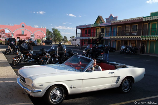 Galerie, výstavy, kultura - to jsou naši motorkáří!